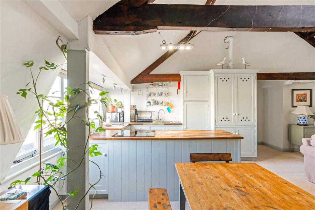 Kitchen/Dining Area