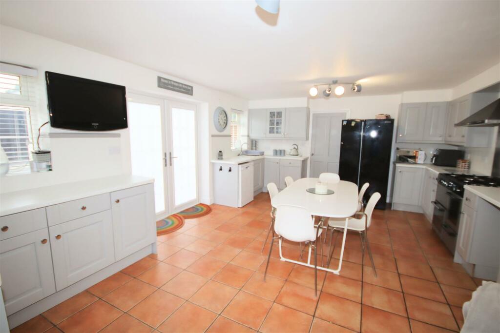 Kitchen/Breakfast Room