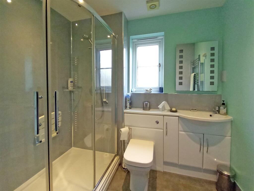 Bathroom 2.jpg