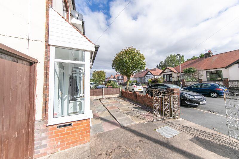 Front garden and driveway