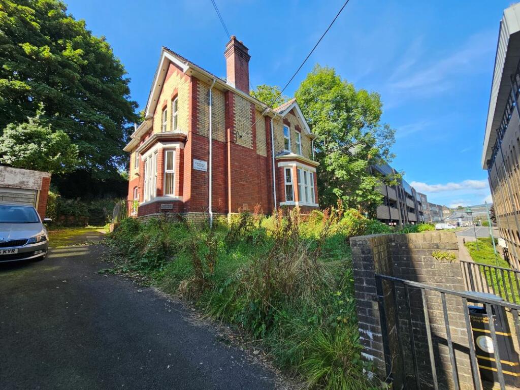 Fairfield House, St. James Field, Pontypool, Gwent, NP4 6JT