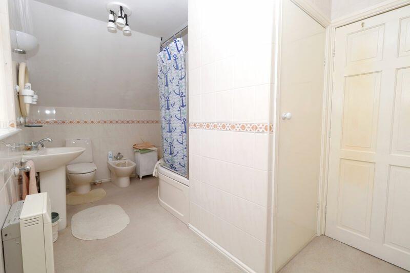 En-Suite Bathroom