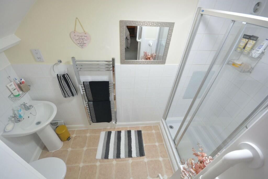 EN SUITE SHOWER ROOM