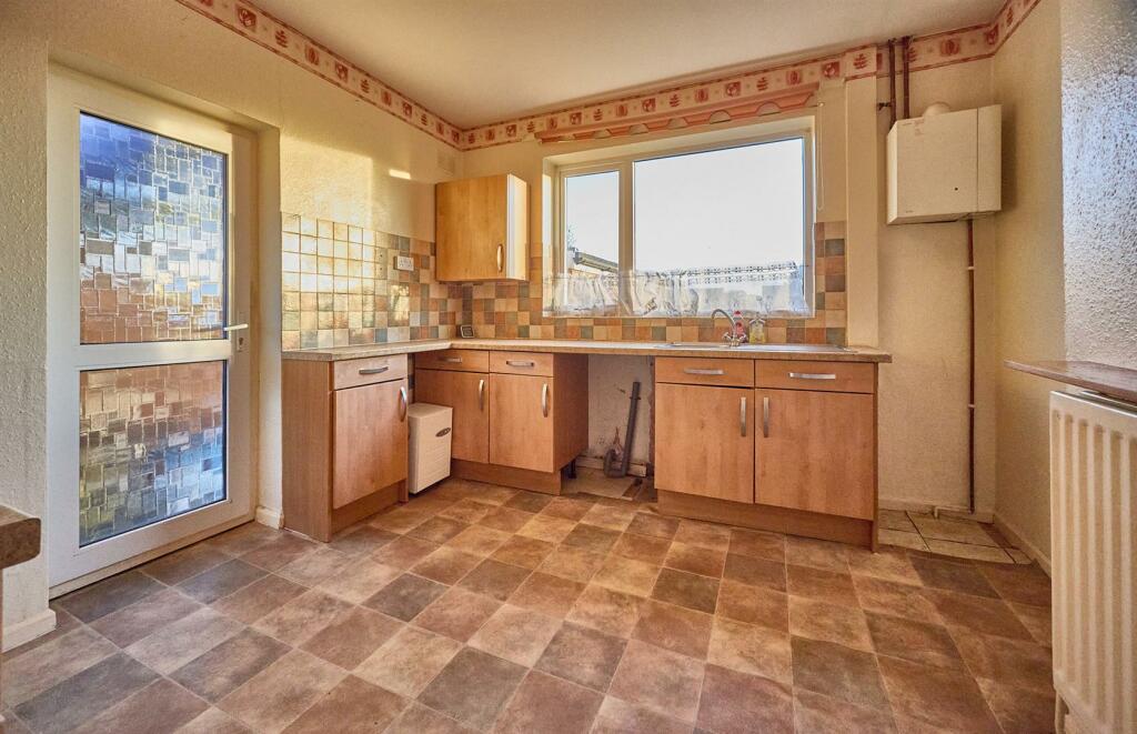 FITTED BREAKFAST KITCHEN TO REAR