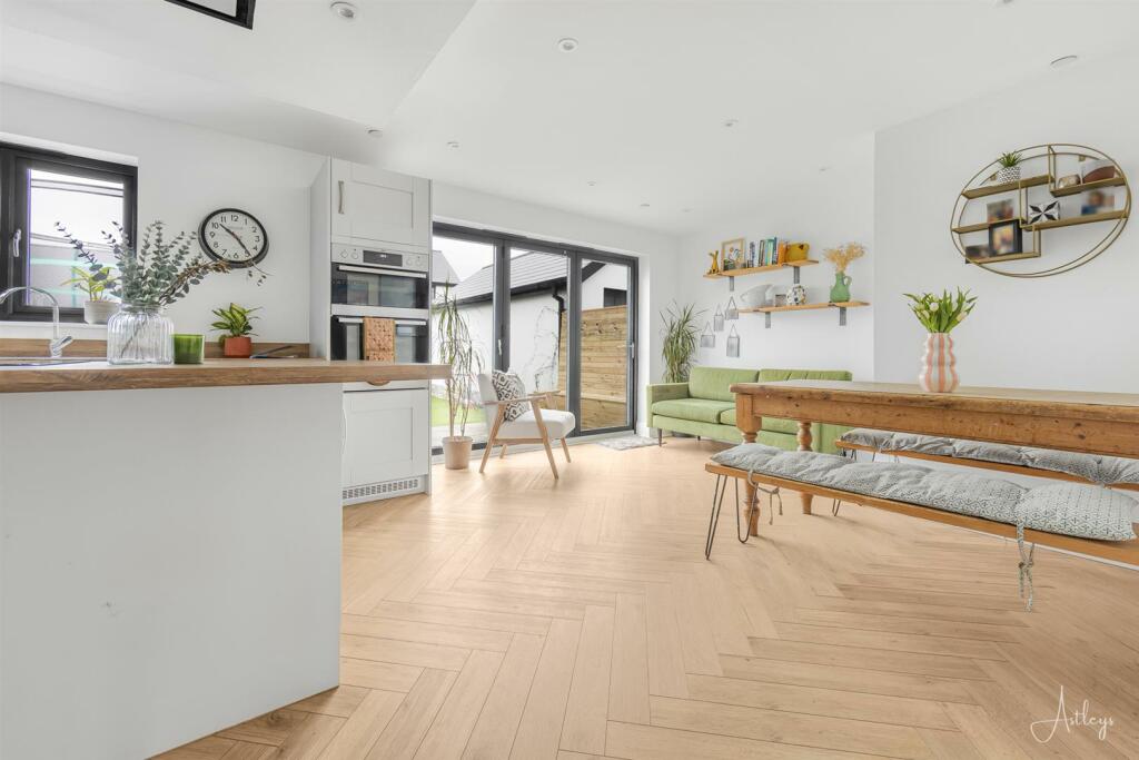 Kitchen/Breakfast Room