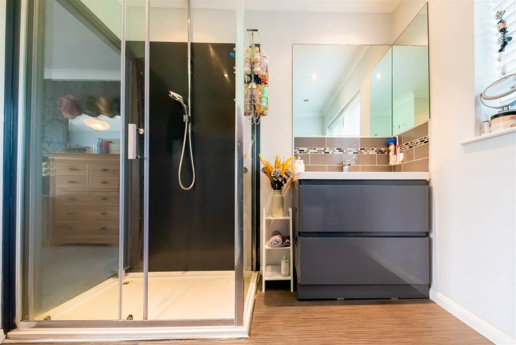 Ensuite Shower