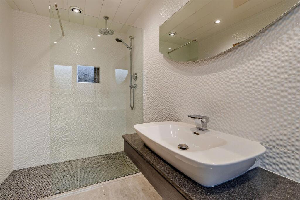 En Suite Shower Room