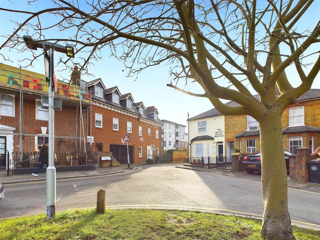 Monument Green, Weybridge