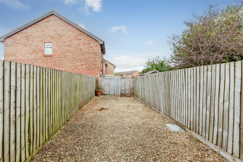 Burden Close, Bradley Stoke Rear Garden.jpg