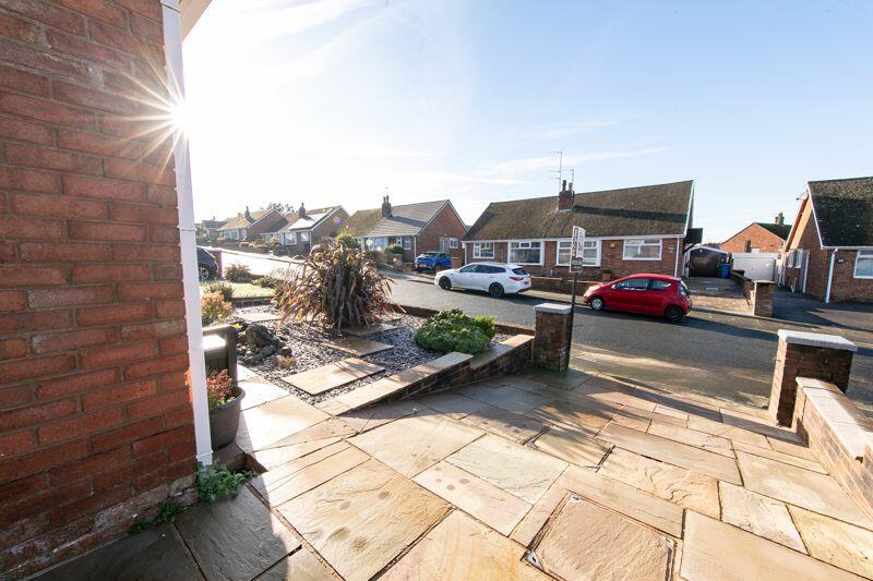 Front garden &amp; driveway