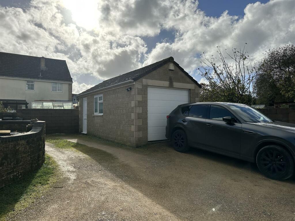 Garage &amp; Parking