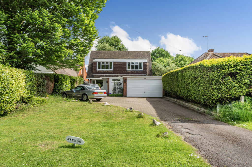 Saunders Lane, Woking, Surrey, GU22