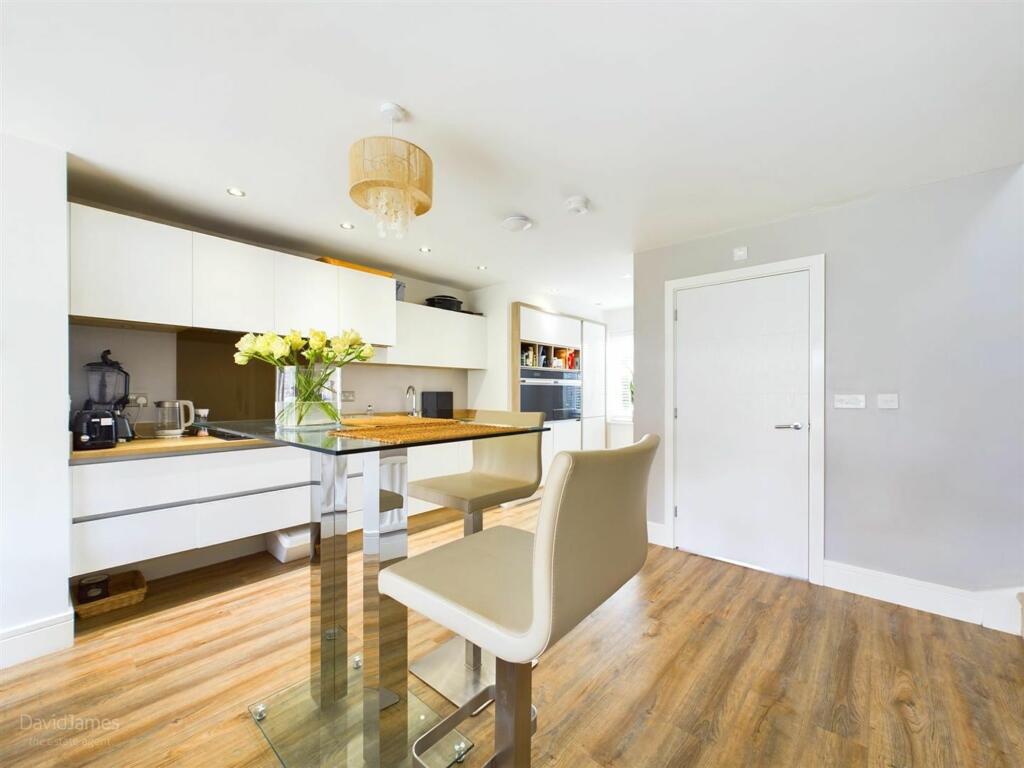 Dining Kitchen Area