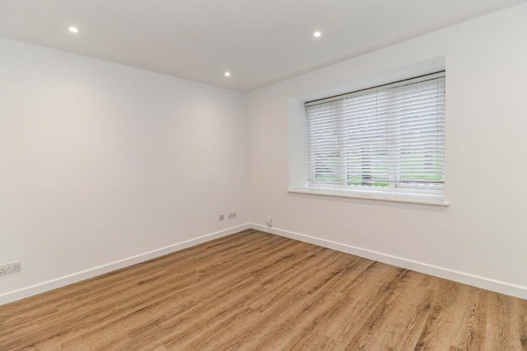 Sitting/dining room