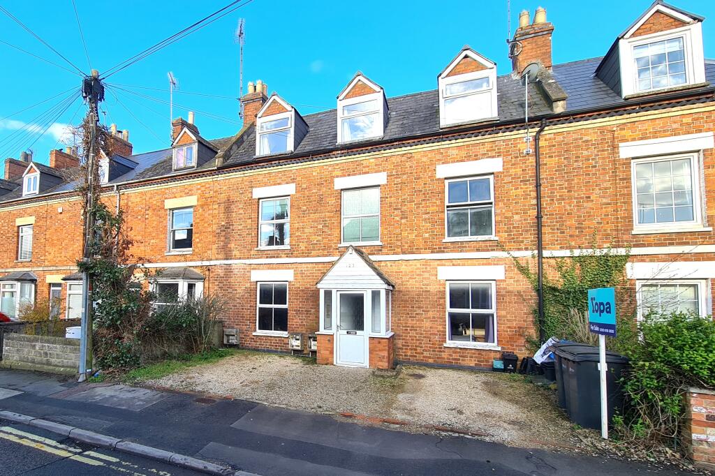 Front Aspect &amp; Driveway