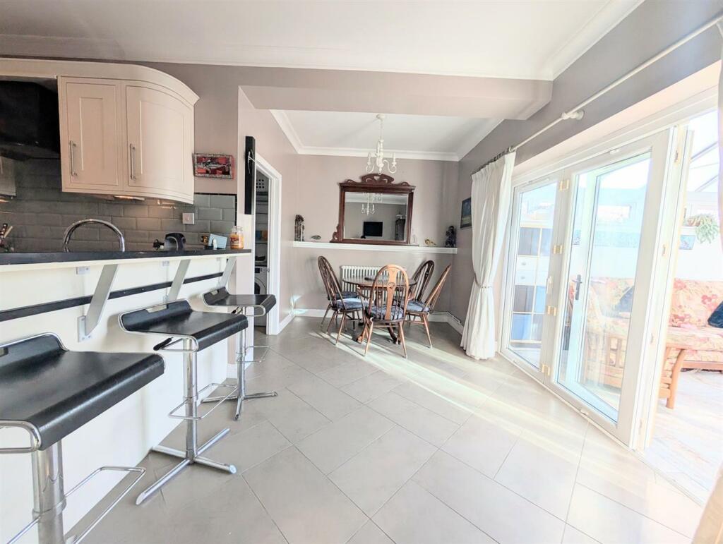 Kitchen Dining room