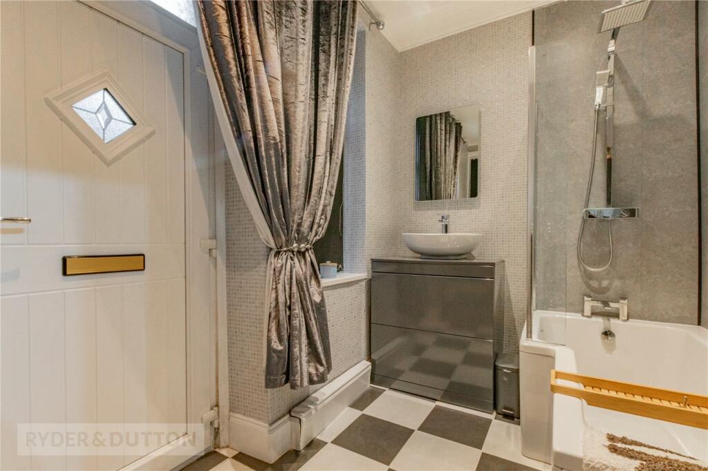 En-Suite Bathroom