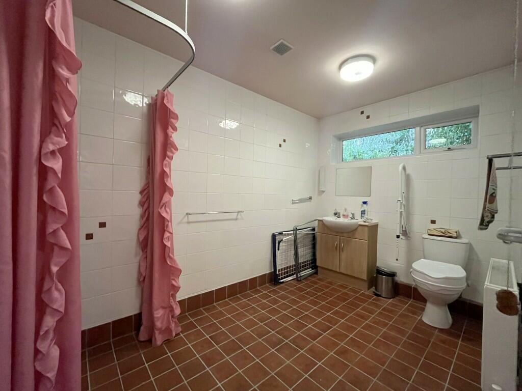 SHOWER ROOM