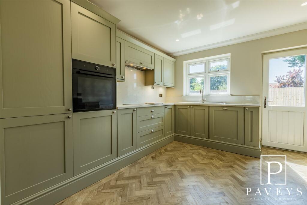 KITCHEN BREAKFAST ROOM