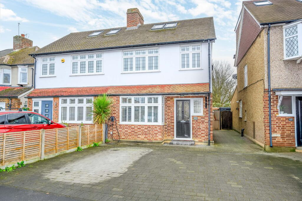  Stuart Avenue, WALTON-ON-THAMES, KT12