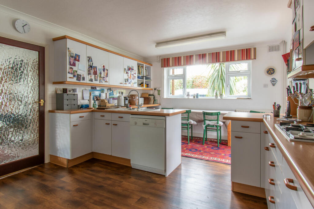 Kitchen/ Breakfast Room