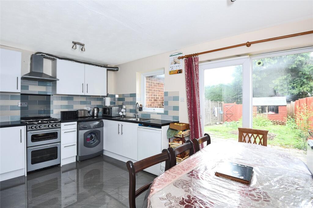 Arnett Avenue, Finchampstead, Wokingham, Berkshire, RG40