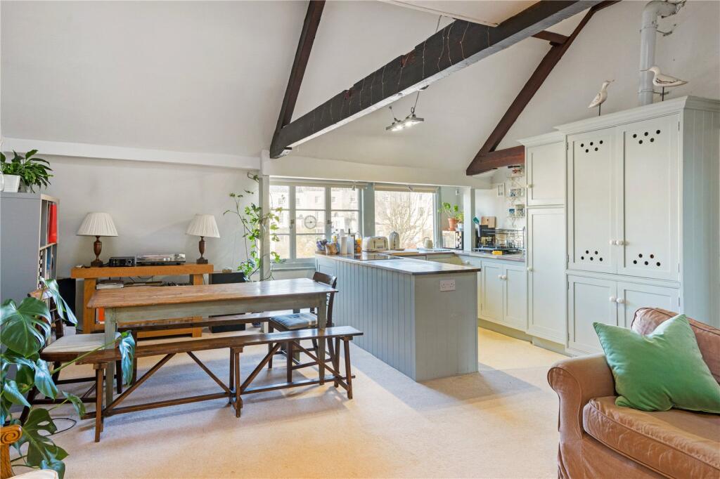 Kitchen/Dining Area