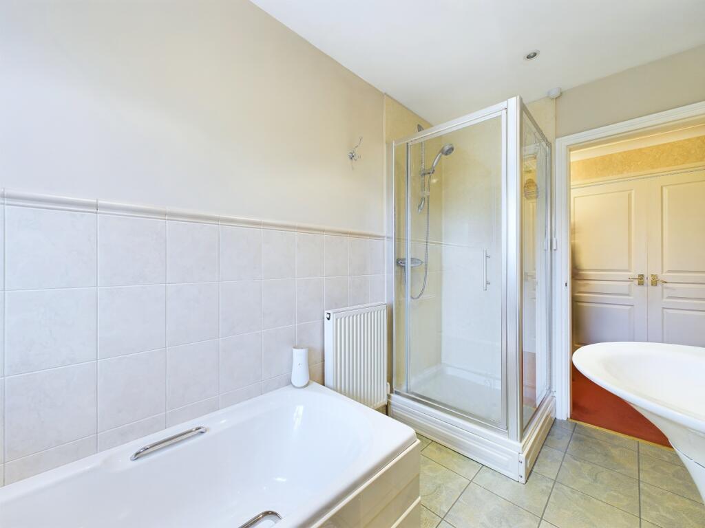 1a Sefton Avenue - Bathroom