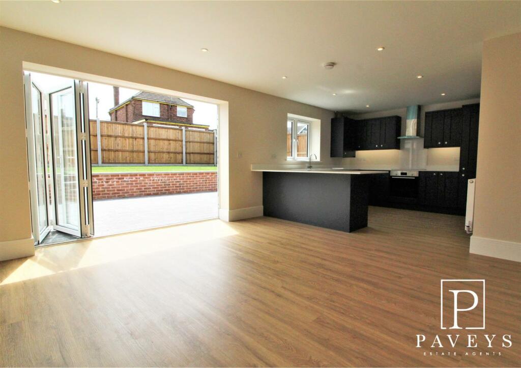 OPEN PLAN LOUNGE KITCHEN DINING FAMILY