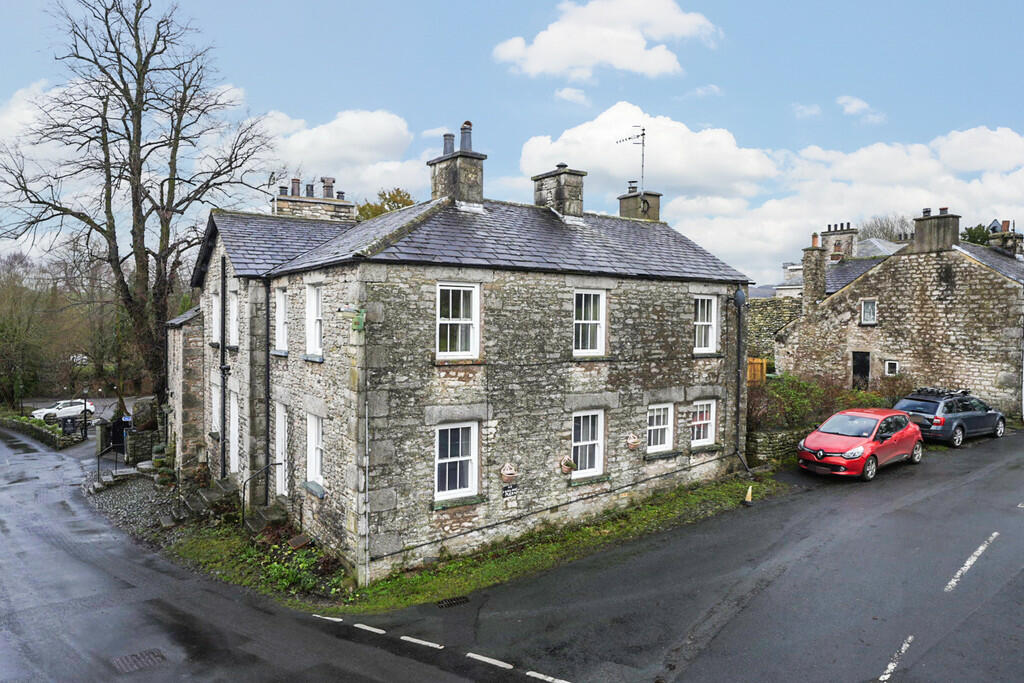 Corner House, Beetham, Cumbria, LA7 7AL