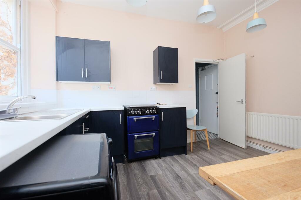 Flat 2, 10 Clevedon Terrace, Cotham, BS6 5TX Studi