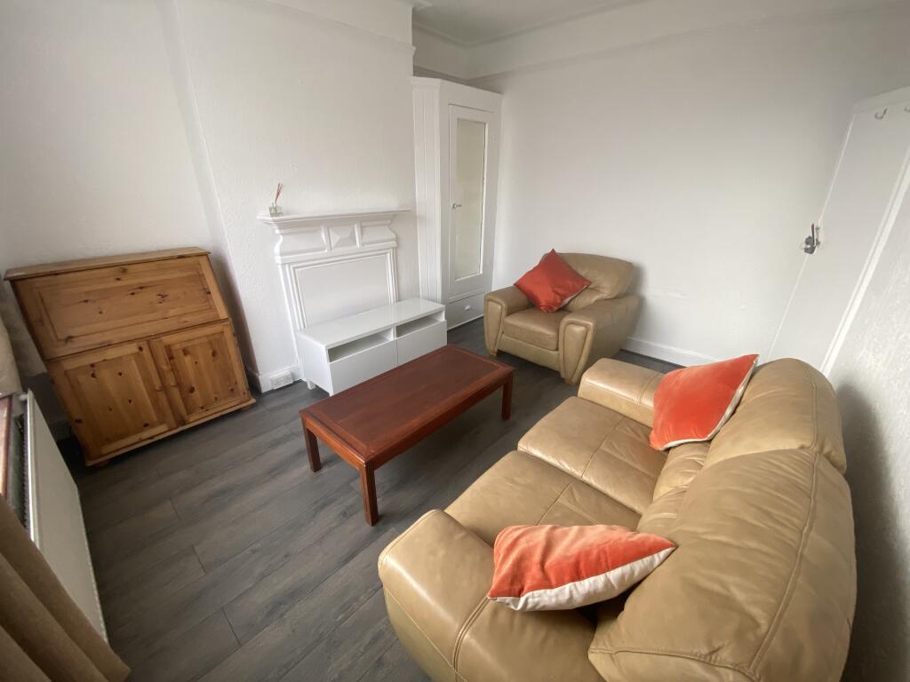 First Floor Flat Highwood Avenue N12 8QL