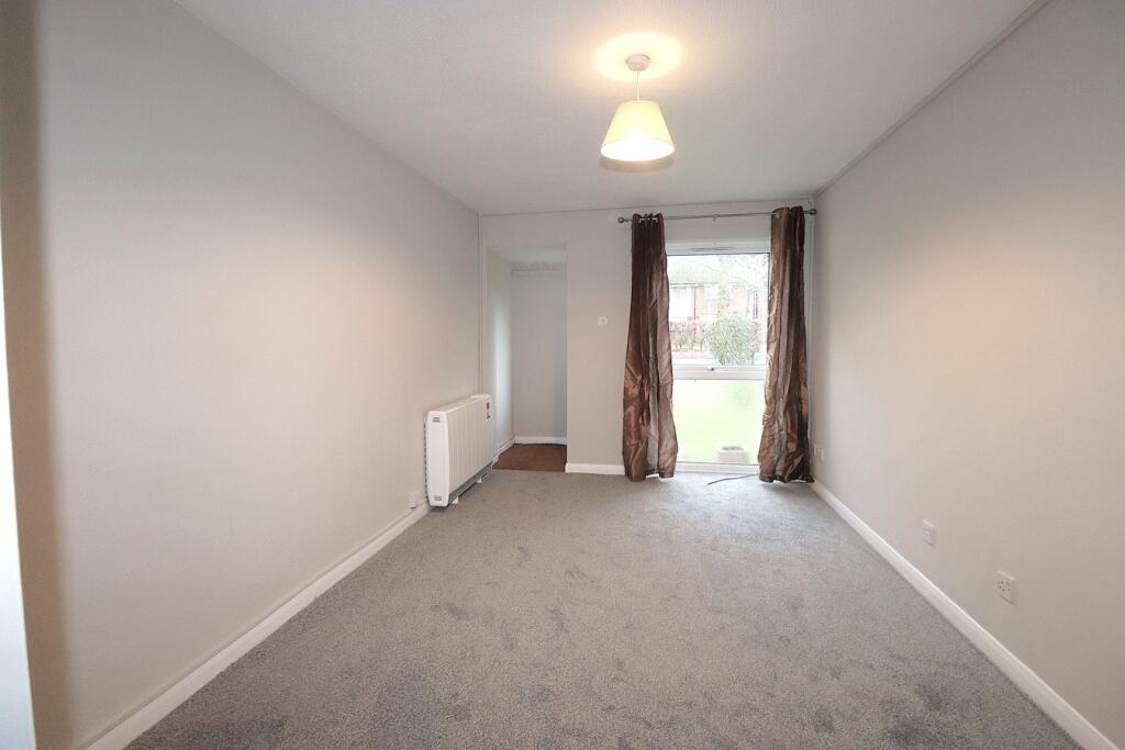 Vesey Close, Farnborough, GU14