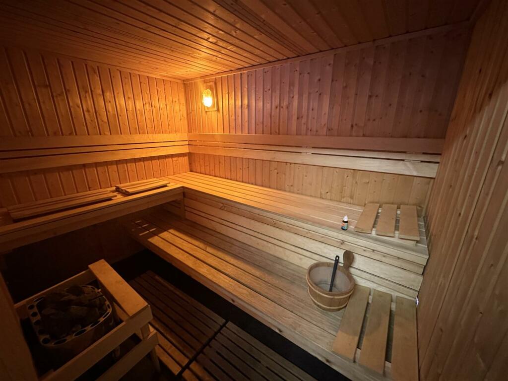 Sauna in Garage