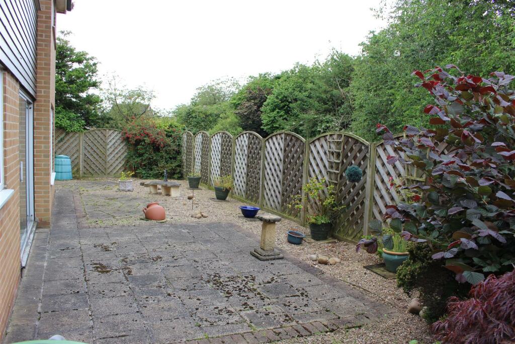 Wide Rear Garden