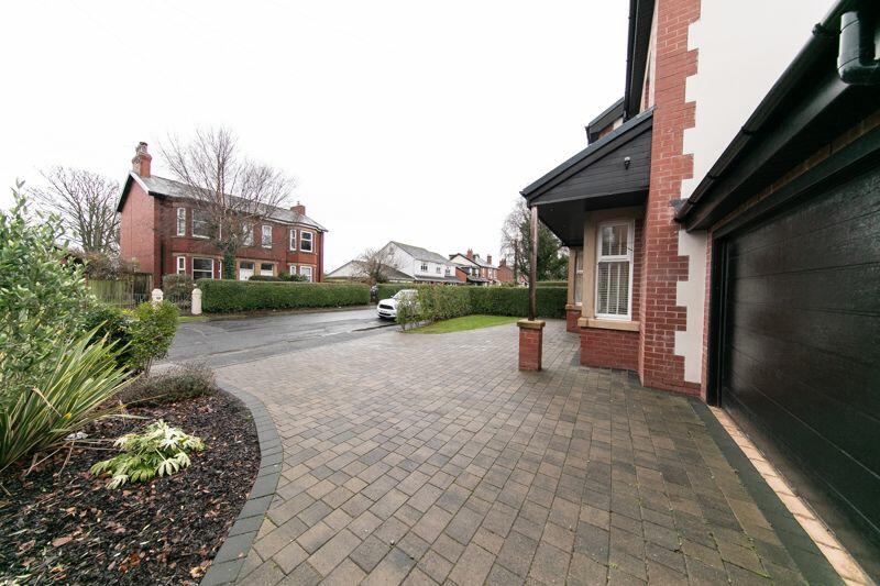 Front garden and driveway