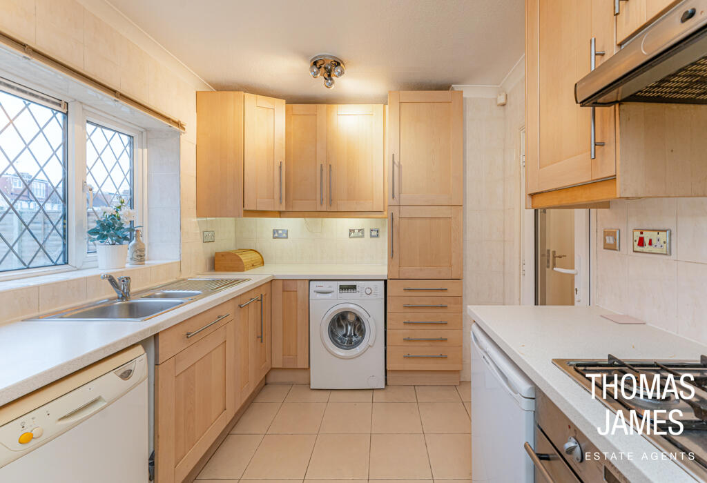 Firs Lane, three double bedroom house, kitchen