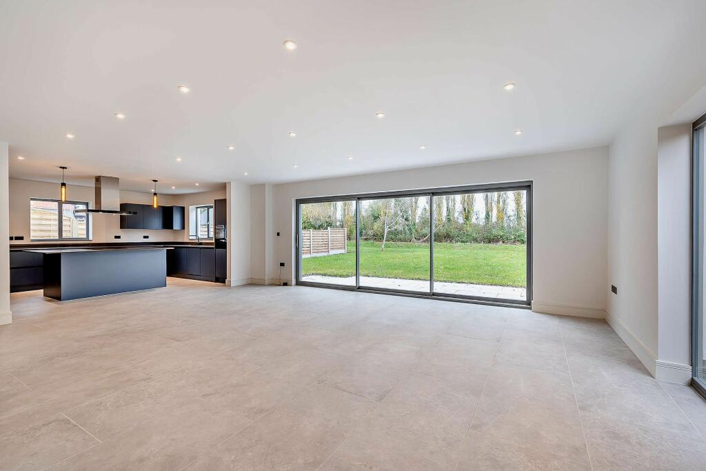 Family room/Dining room