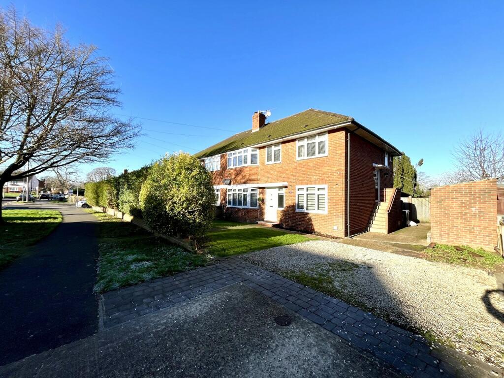 Garrison Lane, Chessington, Surrey. KT9 2LB