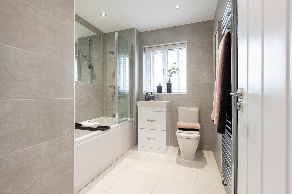 An energy efficient main bathroom