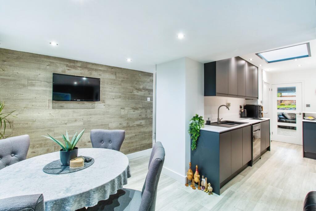 Kitchen/Dining Area