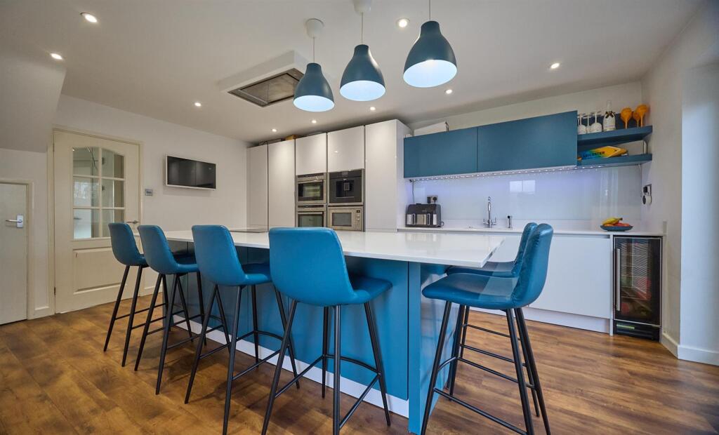 LUXURY REFITTED DINING KITCHEN TO REAR