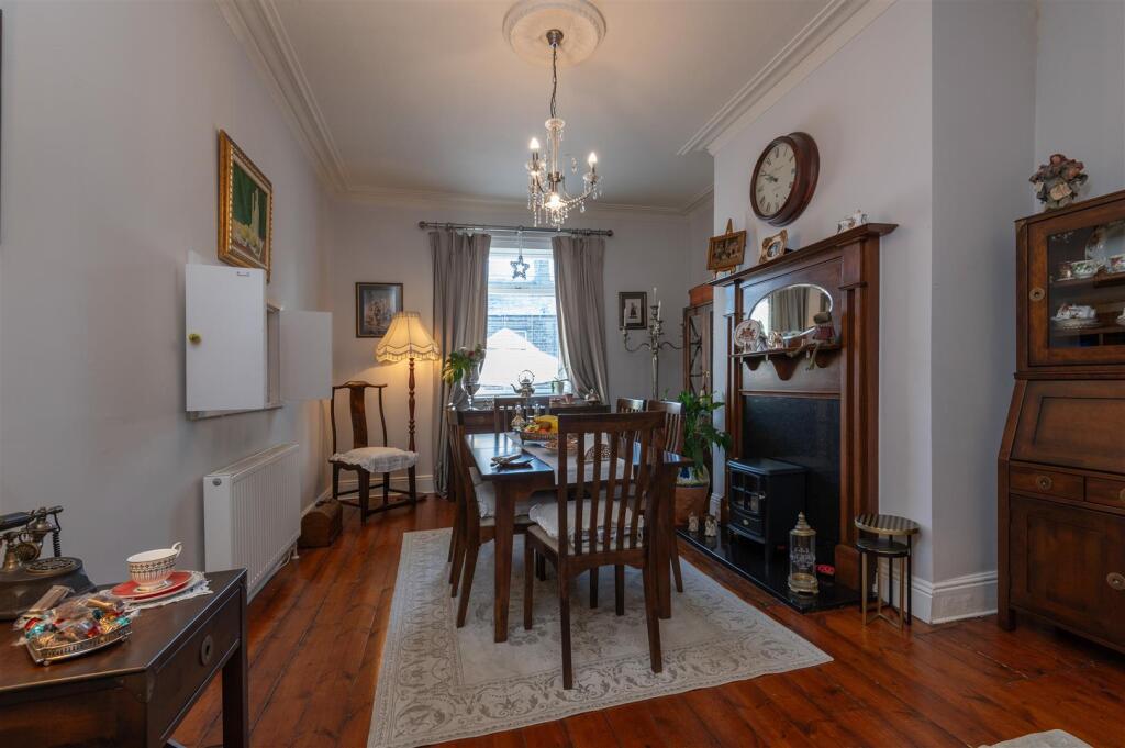 Lounge/Dining Room