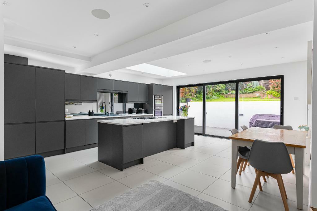 KITCHEN/FAMILY ROOM