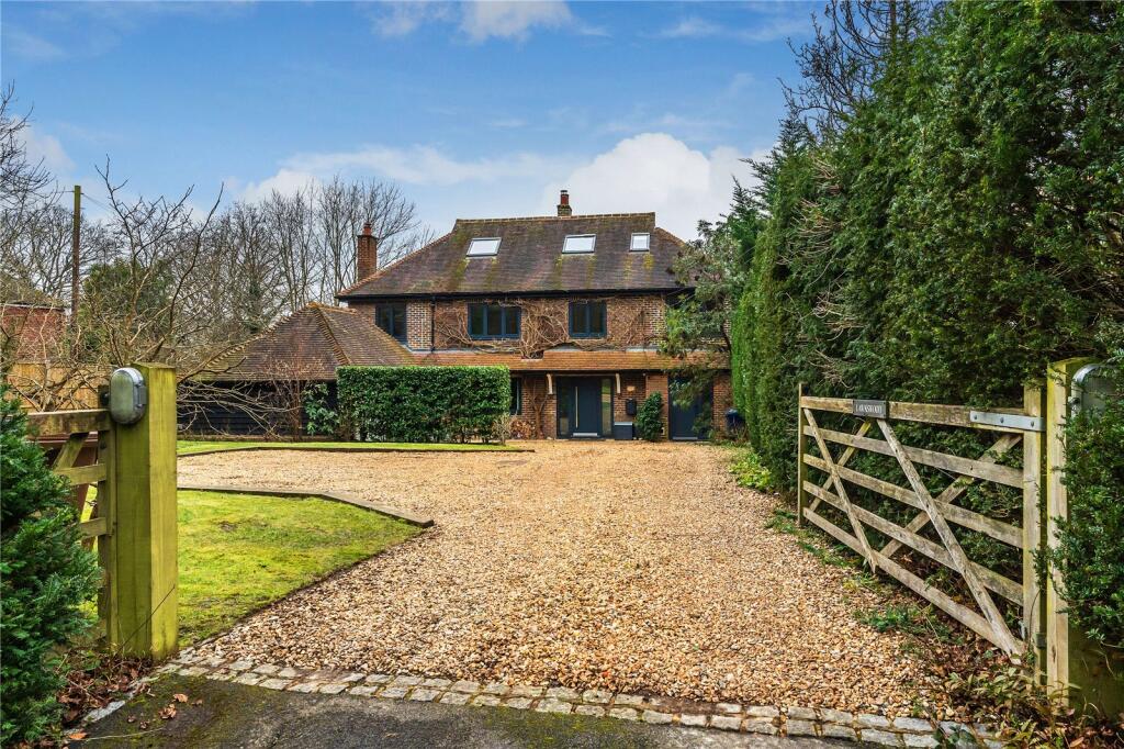 Wanborough Lane, Cranleigh, Surrey, GU6