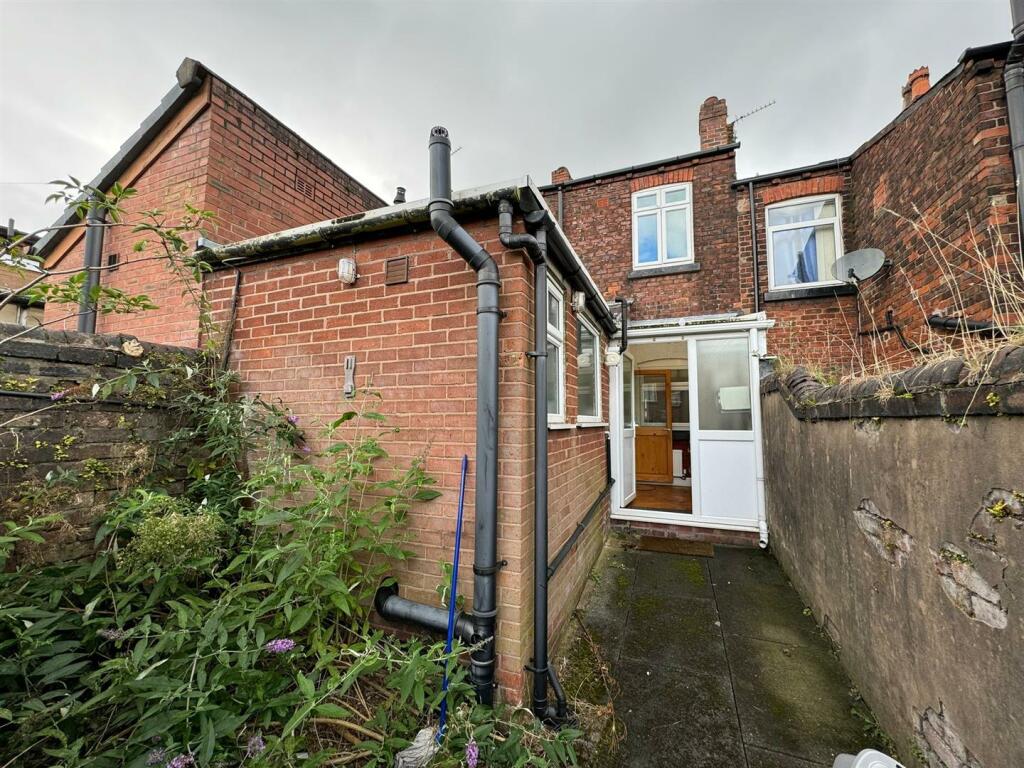 Rear Garden and Outbuilding