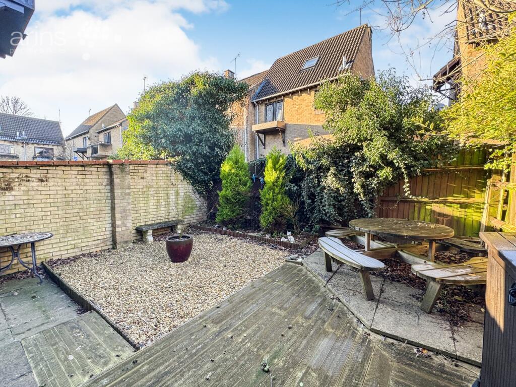 Maiden Place, Lower Earley, READING, RG6