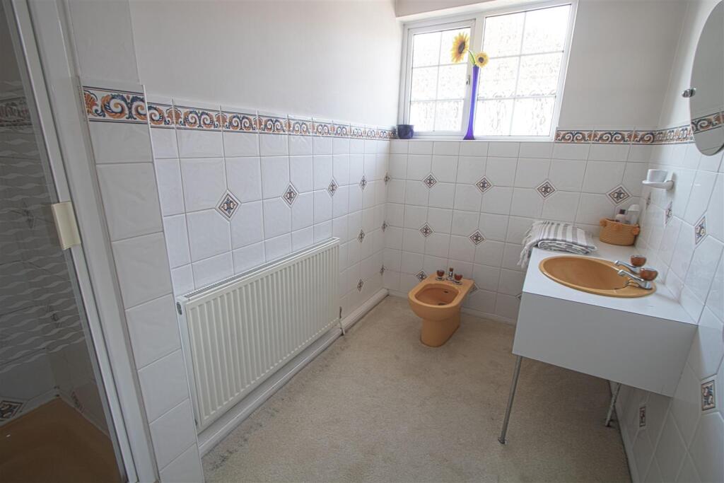 ENSUITE2.jpg