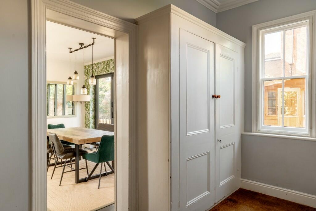 Hallway to kitchen