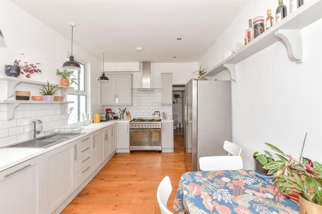 Kitchen/ Breakfast Room